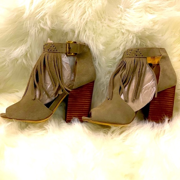 Chinese Laundry Tan Suede Bootie Sandals w/Tassels and glimmering stone accents - Picture 7 of 11